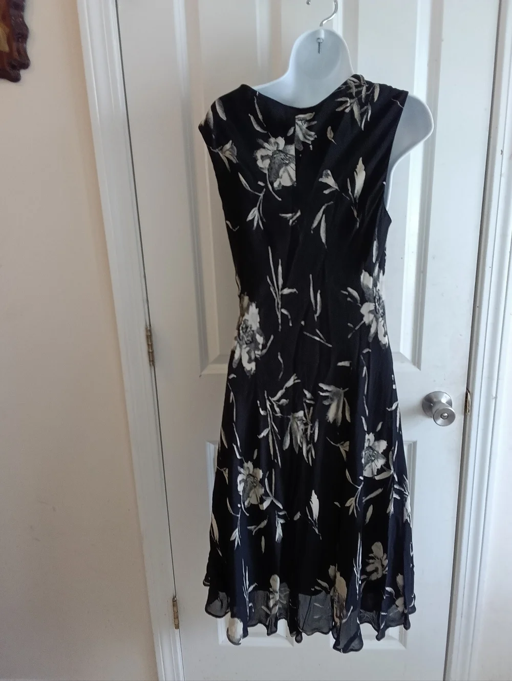 EVAN-PICONE Sleeveless Black Floral Midi Dress Size 16 But This Brand Run 10 - Picture 6 of 7